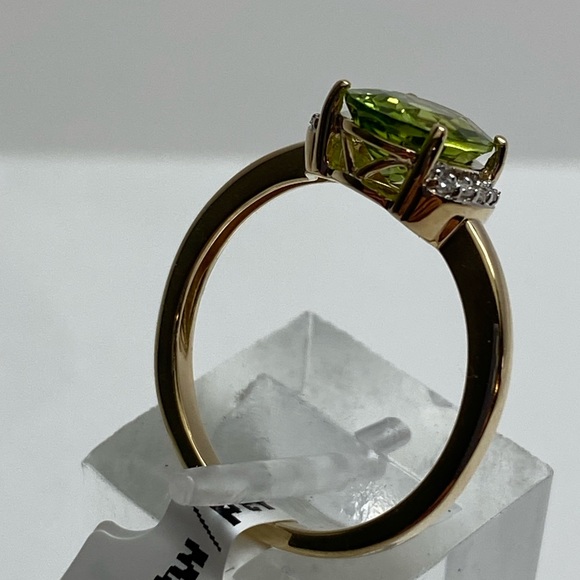 10K Yellow Gold Oval Shape Natural Peridot and 0.08ct Diamond Ring Size 6.75 NEW - Picture 7 of 13